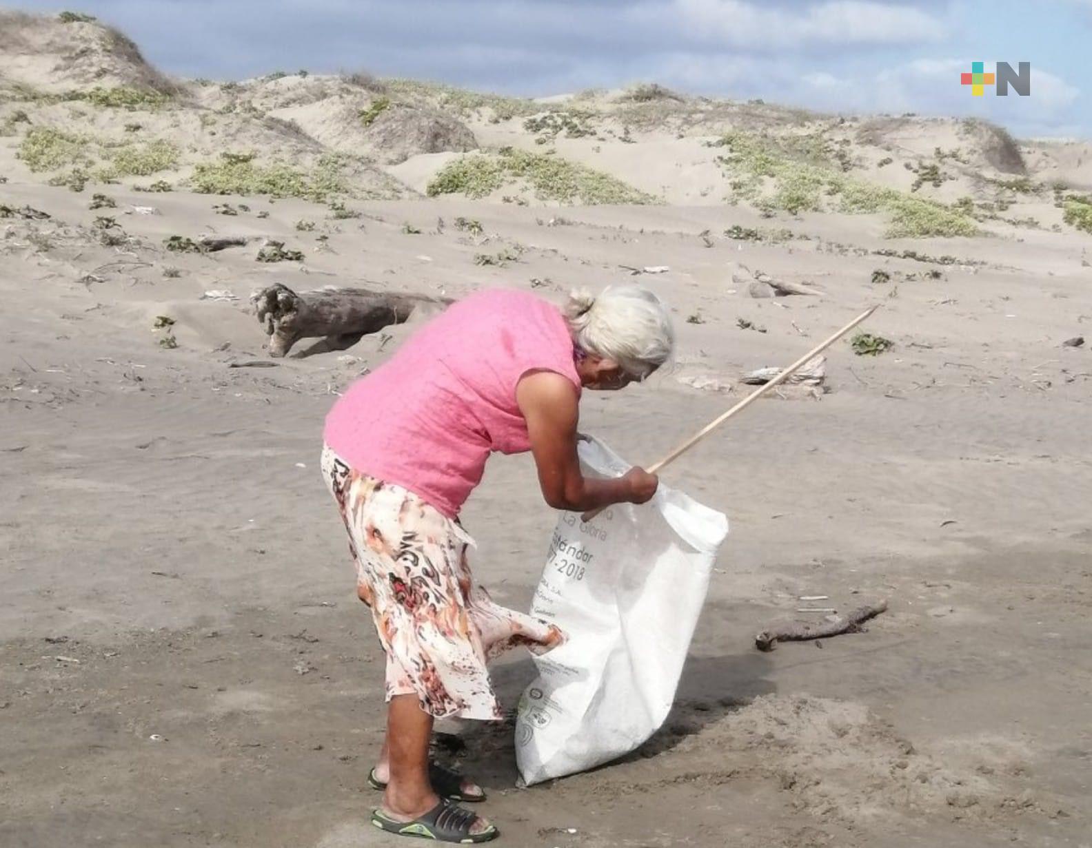 Nuevamente ciudadanos limpian playas de Coatzacoalcos