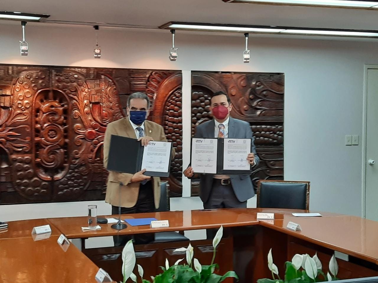 Formalizan sinergia institucional RTV y la UV