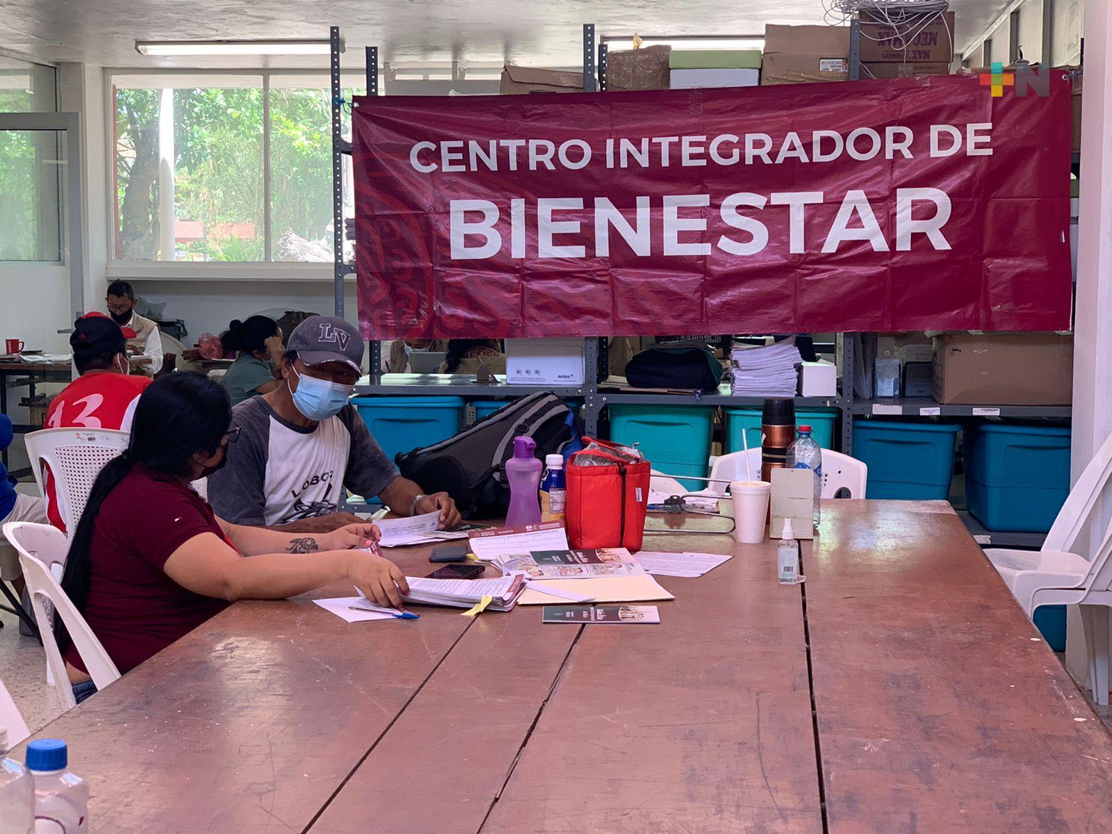 En primer día 150 adultos mayores tramitan pensión en Coatzacoalcos