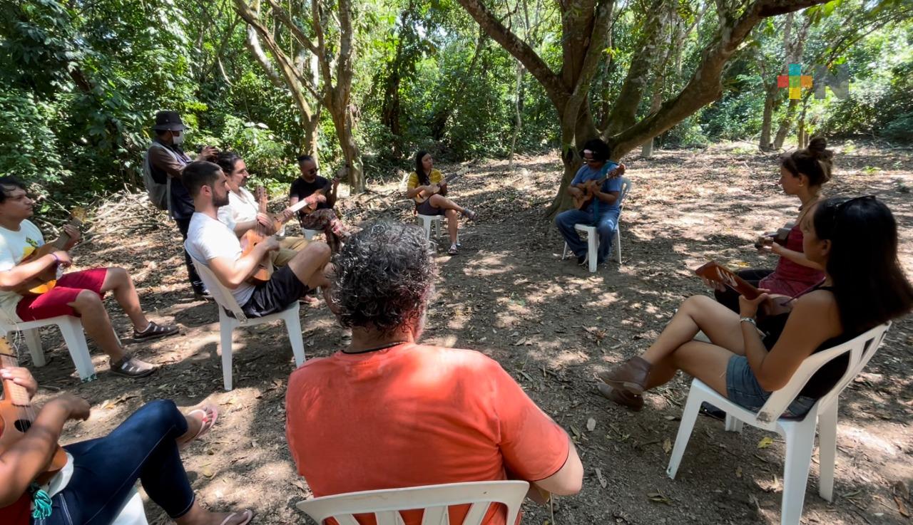 Extranjeros llegan a Jáltipan para conocer el Son Jarocho