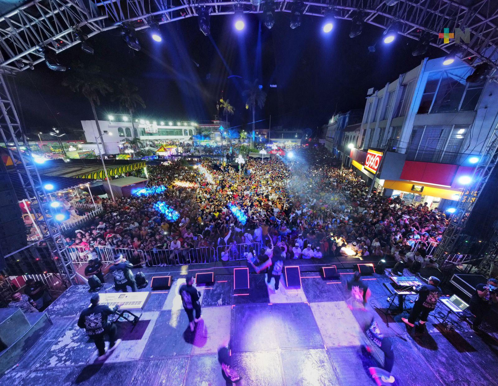 Miles de personas disfrutan Carnaval de Cosamaloapan 2022