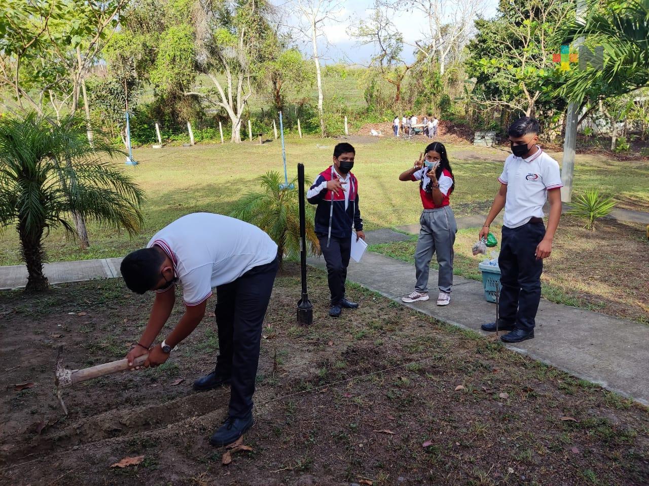 En Tuxpan, estudiantes de telebachillerato  realizaron exposición de proyectos ecológicos
