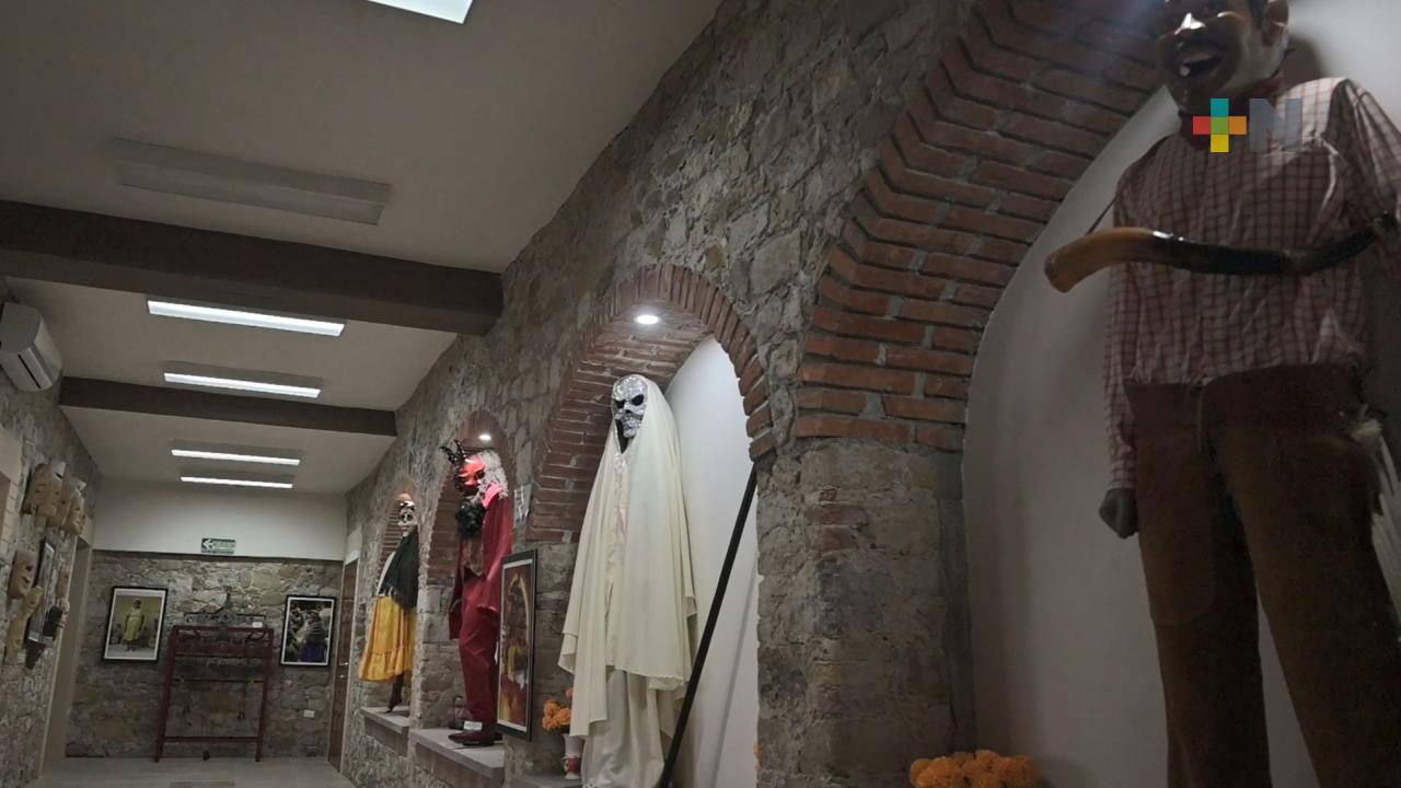 Artesanías, fotografías y vestigios exhibe Casa de Cultura de Tantoyuca