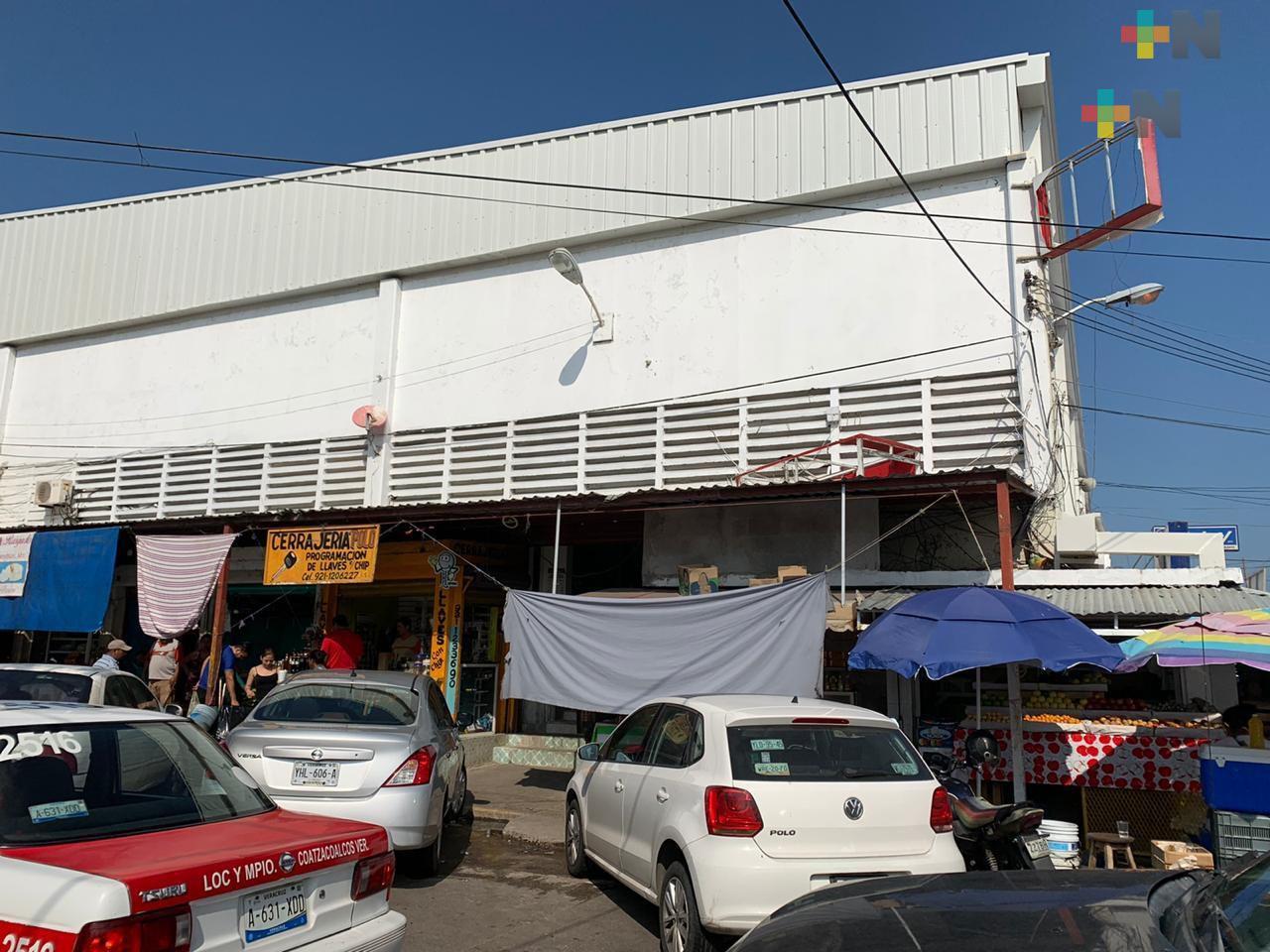 Locatarios presentan propuesta para retirar tanques de gas del interior del mercado en Coatzacoalcos