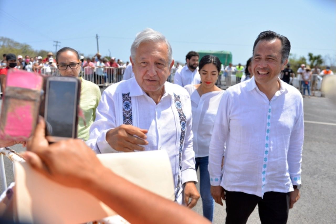 Arriban AMLO y Cuitláhuac al recorrido de supervisión de la carretera Poza Rica-Ozuluama