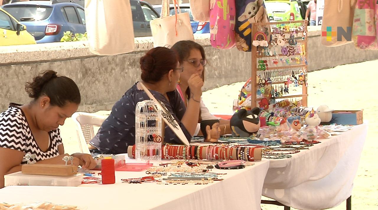 Coatzacoalcos destina un área de playa para venta de artesanías