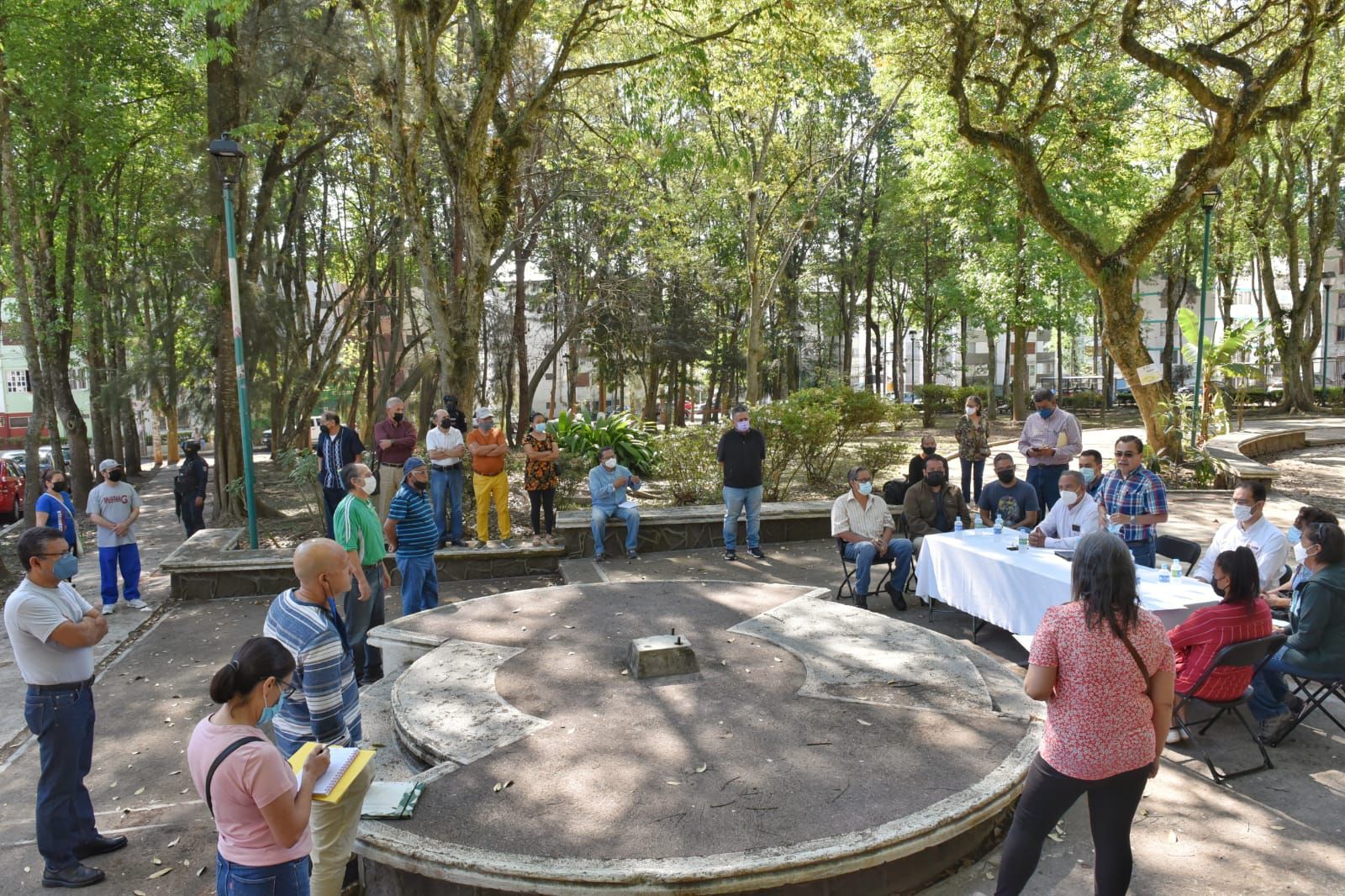 Atiende Ayuntamiento a vecinos de Jardines de Xalapa