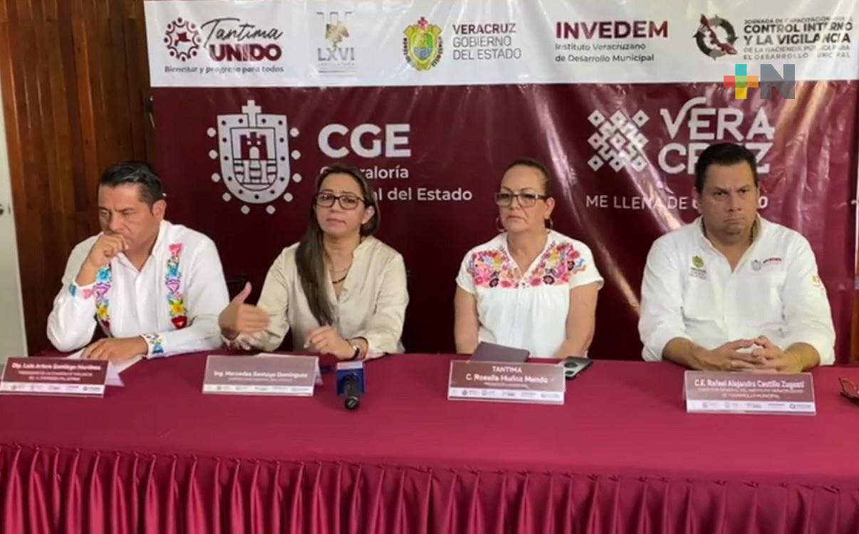 Capacitan a servidores públicos de la huasteca alta en control interno y vigilancia de la hacienda pública