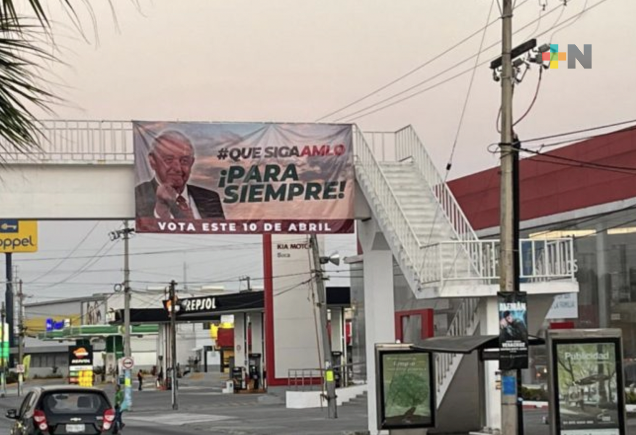 Con bardas y lonas piden que AMLO se quede para siempre