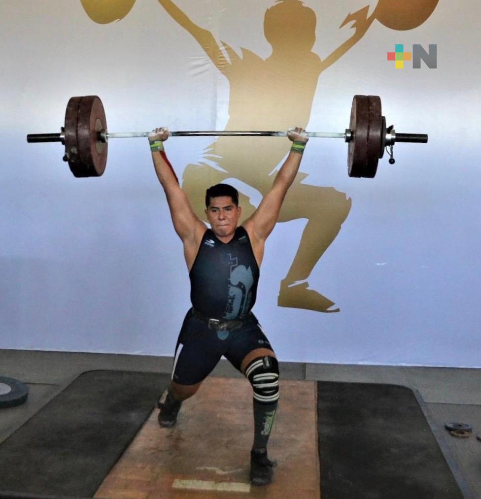 Halterista Carlos Montoya espera acudir a Juegos Conade