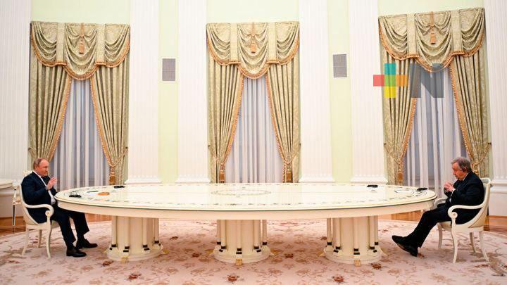 Putin accede a que la ONU y Cruz Roja coordinen evacuación de civiles en Mariupol