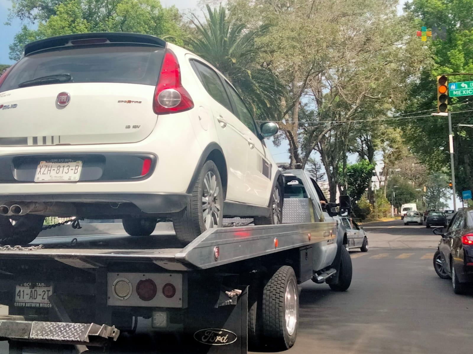 Gobernador entregó iniciativa al Congreso local para regular servicio de grúas