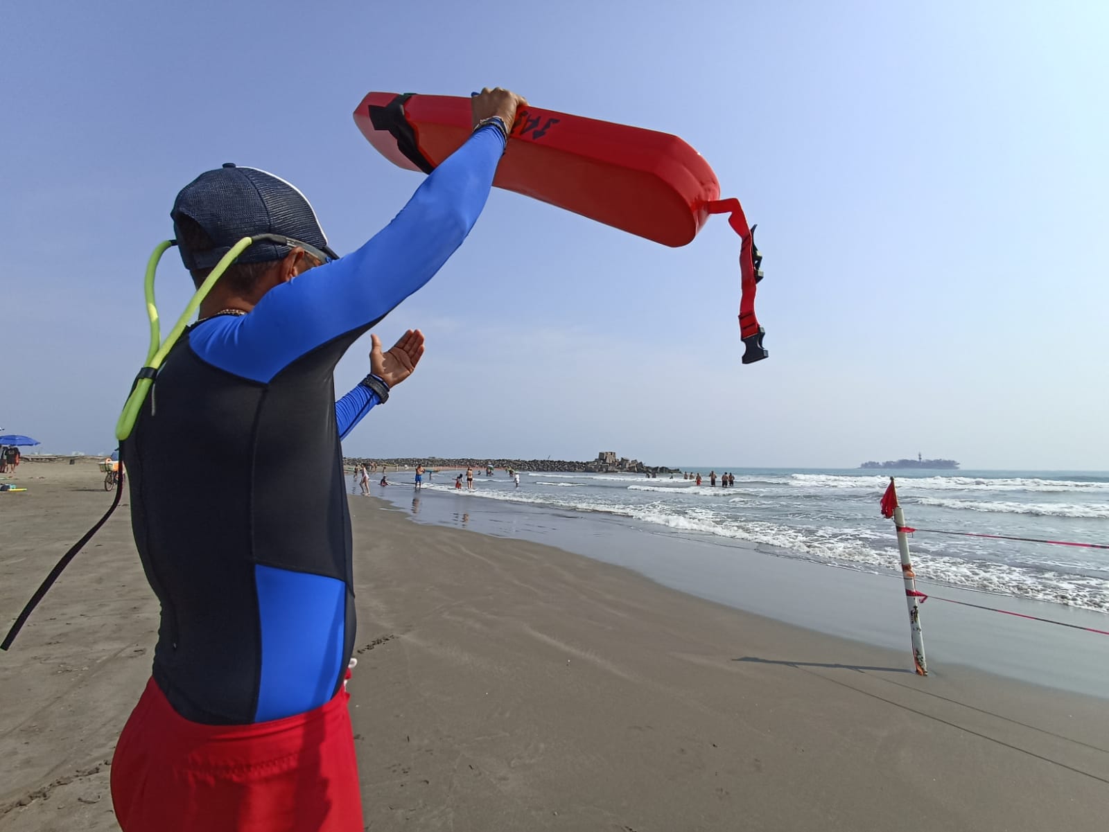 Cumple 17 años de guardavidas en playas de Veracruz