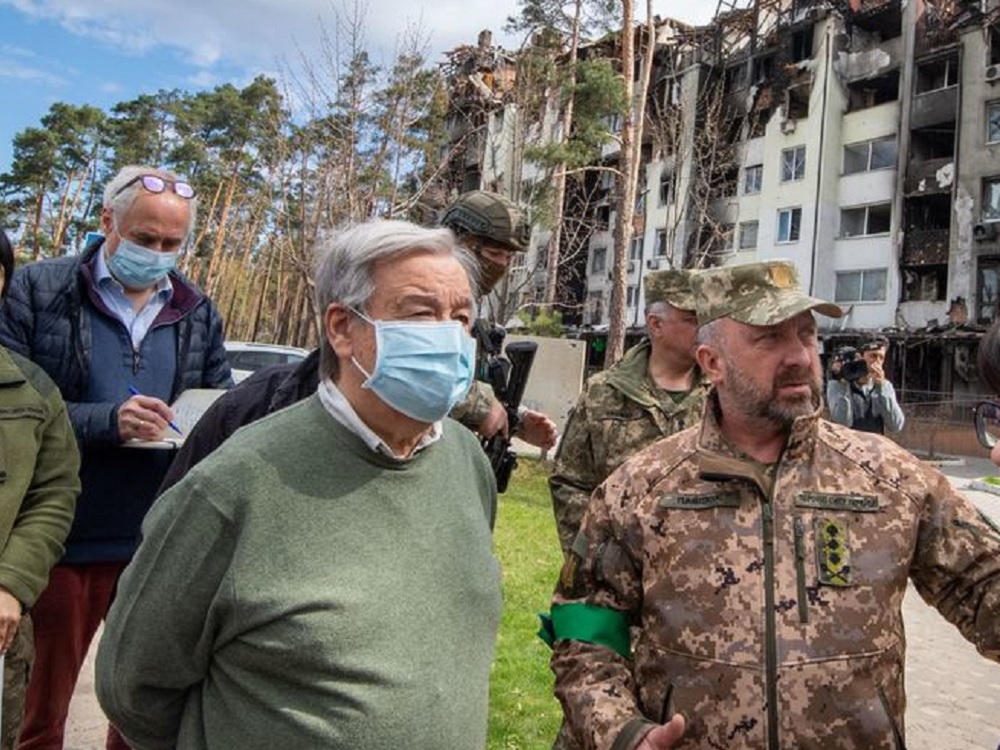 Guterres pide “rendición de cuentas” tras visitar las localidades arrasadas en Ucrania