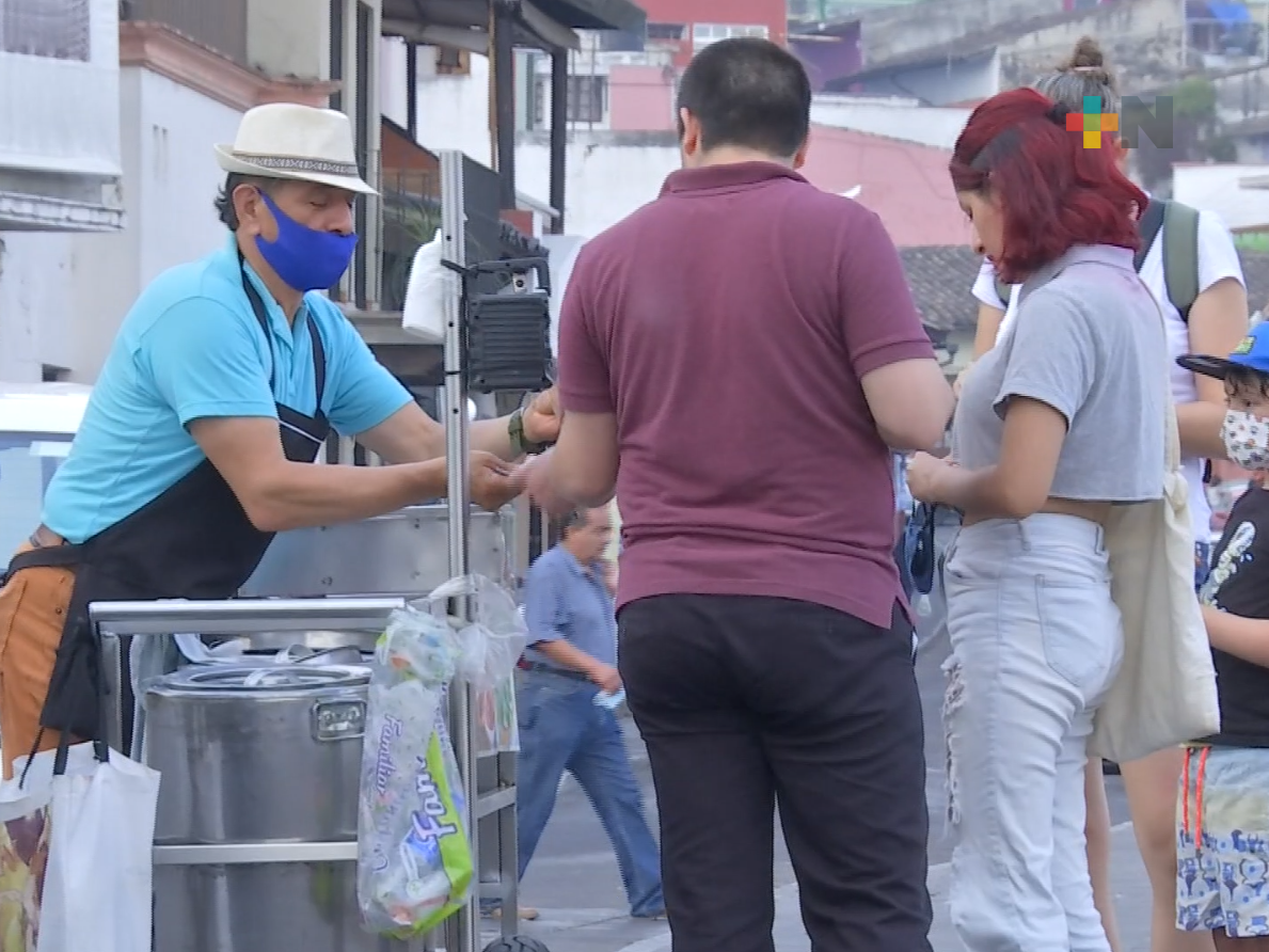 Calor aumenta consumo de helados y aguas frescas en Xalapa