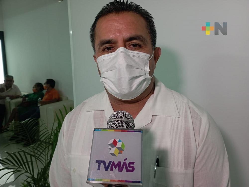 Regularizan a tres trabajadores de hospital de Coatzacoalcos