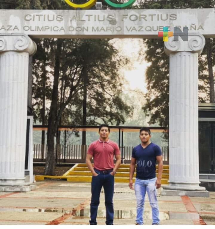 Dos luchadores de Veracruz en concentración en el CDOM