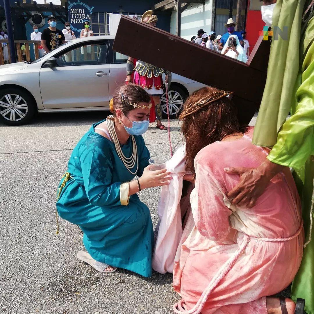 En Coatza realizaron representación de viacrucis