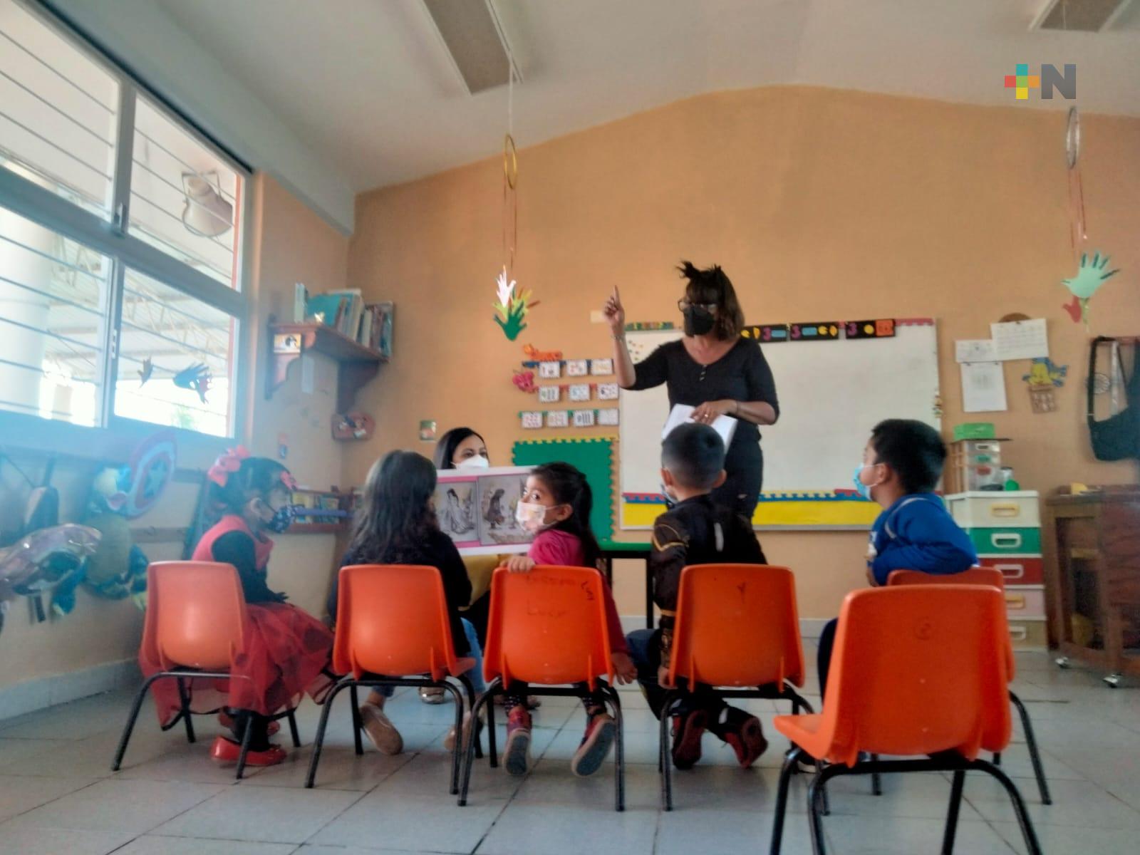 Realizan encuentro literario en jardín de niños de Miradores