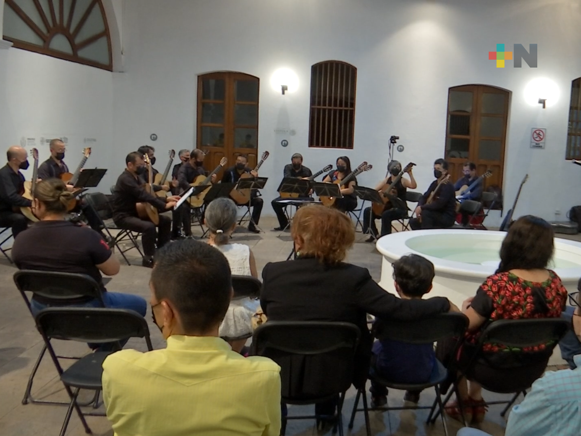 Orquesta de Guitarras Xalapa de la SEV ofrece conciertos; el próximo en Coatepec