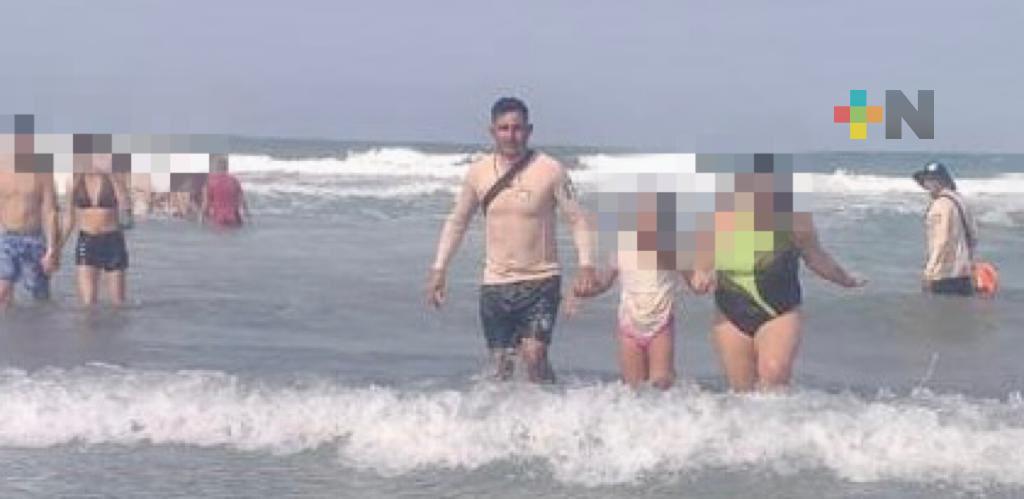 Rescatan a una mujer y tres menores de edad en playas de Úrsulo Galván y Cazones