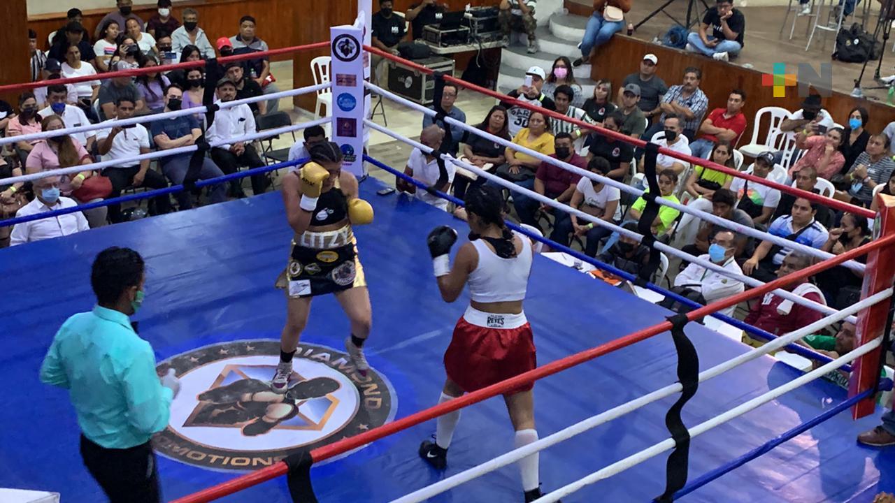 En debut profesional, Litzy «La Bomba» Adilene gana por knockout