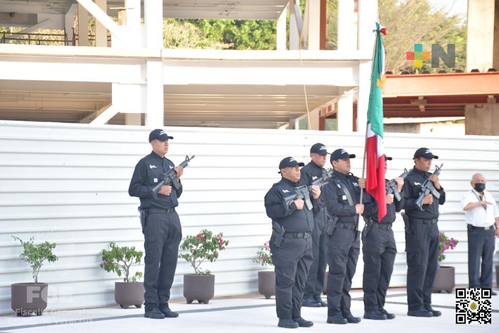 Realizan ceremonia de honores a la Bandera, en la Fiscalía General del Estado