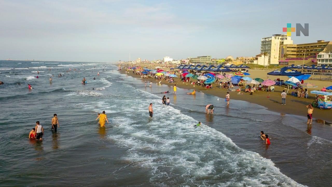 Disfrutaron 65 mil personas del Jueves Santo en playas de Coatzacoalcos