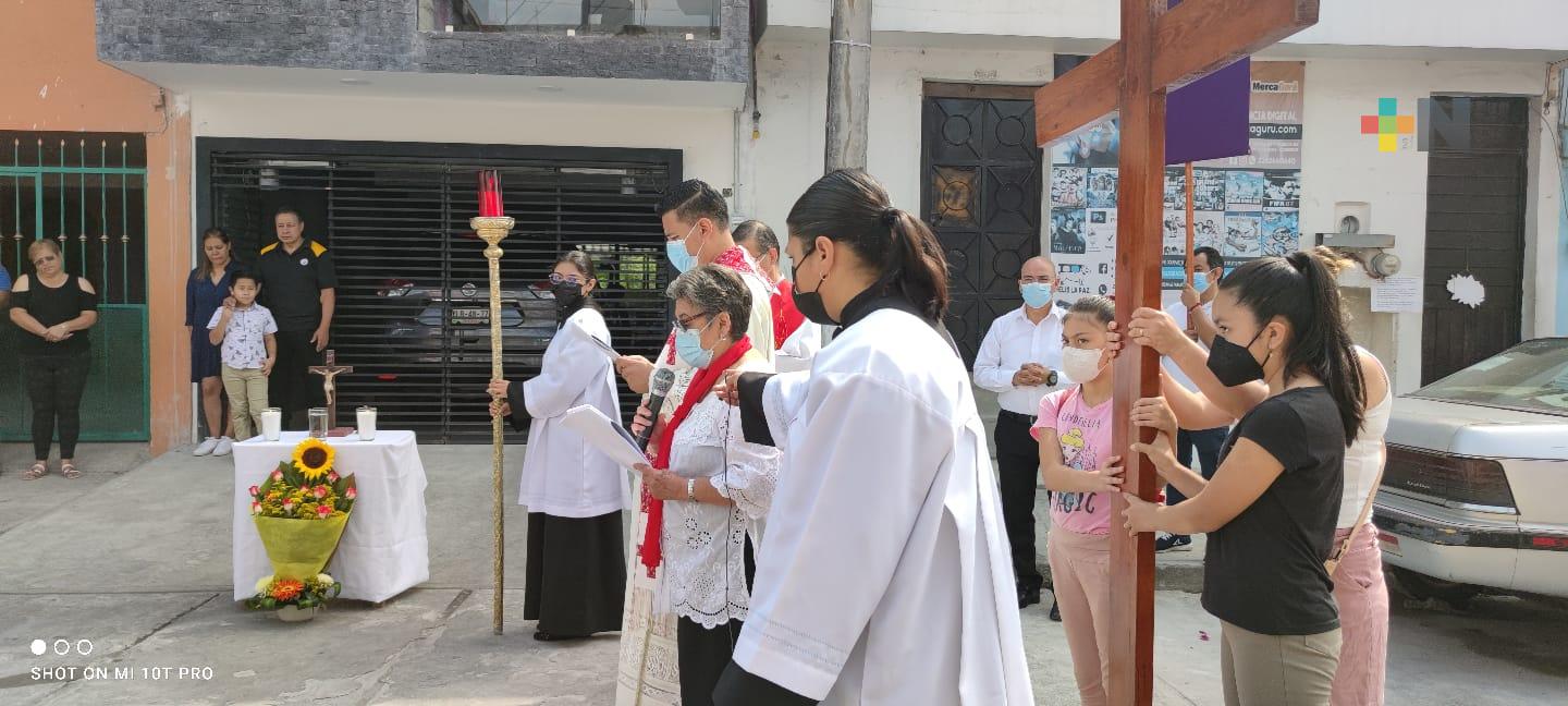 El mundo católico reanuda las procesiones; en Xalapa participan cientos de personas