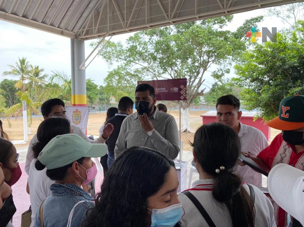 Realiza alcalde Álvaro Gómez primera Feria Profesiográgica en Tierra Blanca