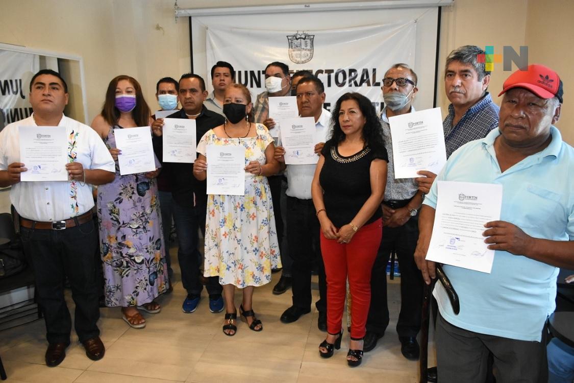 Reciben constancia de mayoría agentes municipales electos en Fortín