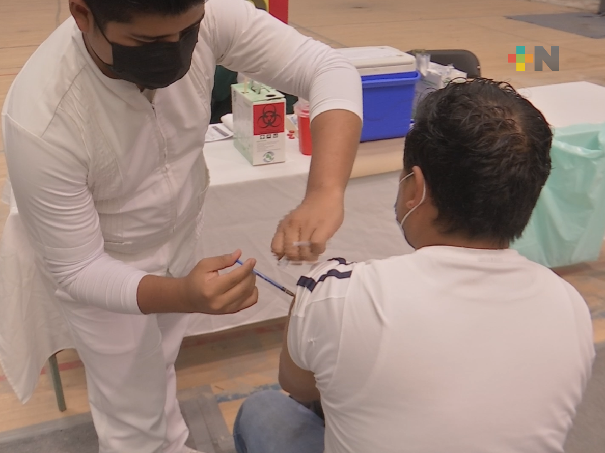 Inicia en Xalapa jornada de vacunación contra Covid “Más vale tarde que nunca”