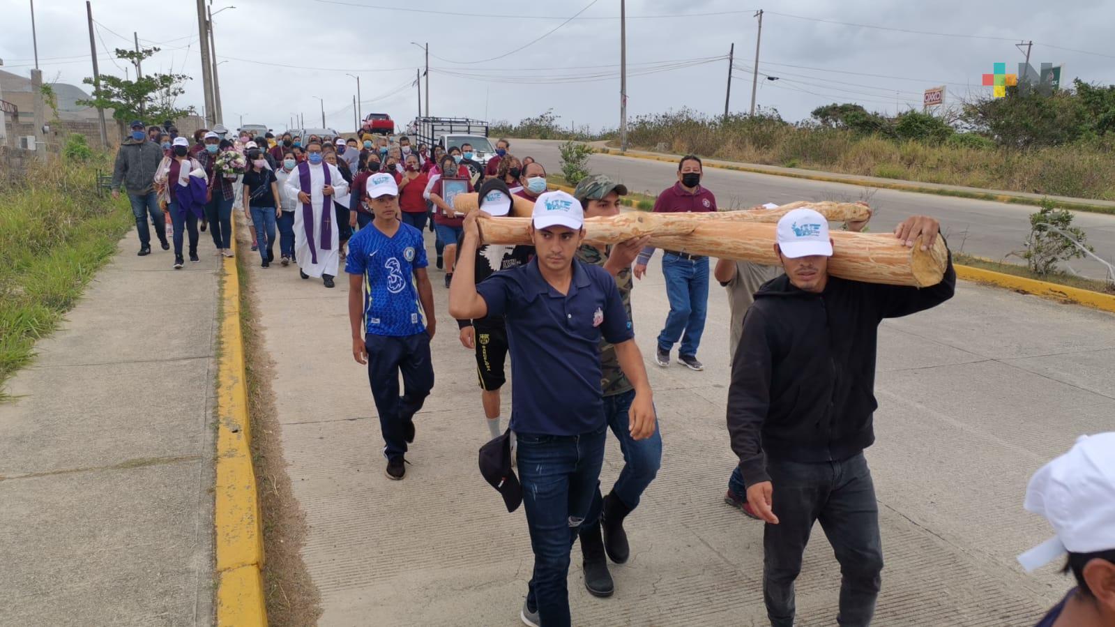 En Coatzacoalcos hicieron representación del Viacrucis del migrante