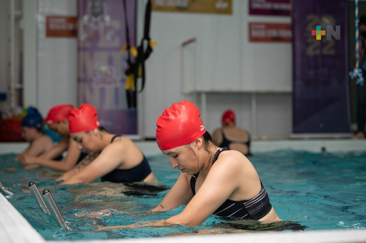 Halcones de Xalapa femenil complementa su preparación física en Acuática Ánimas