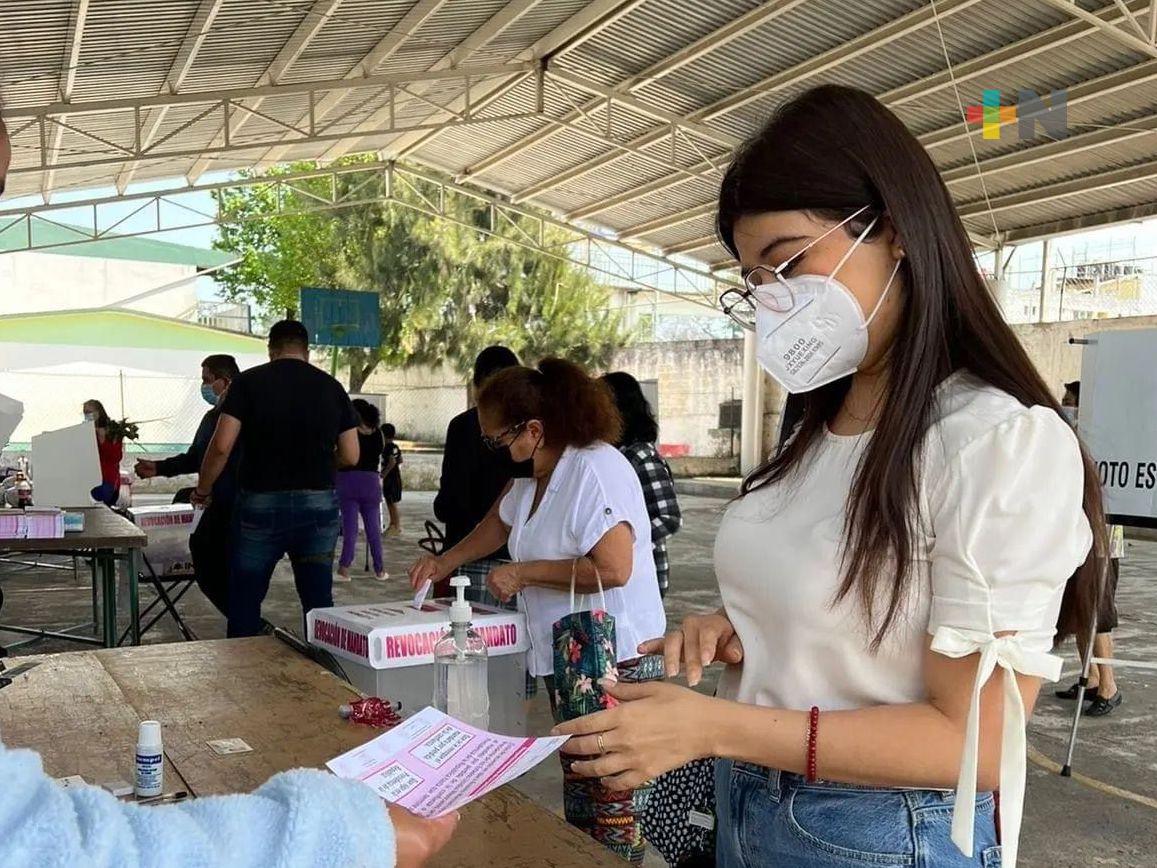 Participa Dorheny Cayetano en consulta de Revocación de Mandato