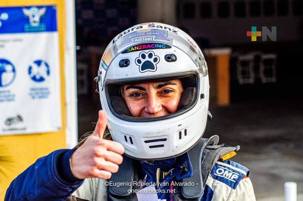 Sigue sumando puntos en Copa Notiauto, la piloto veracruzana Laura Sanz