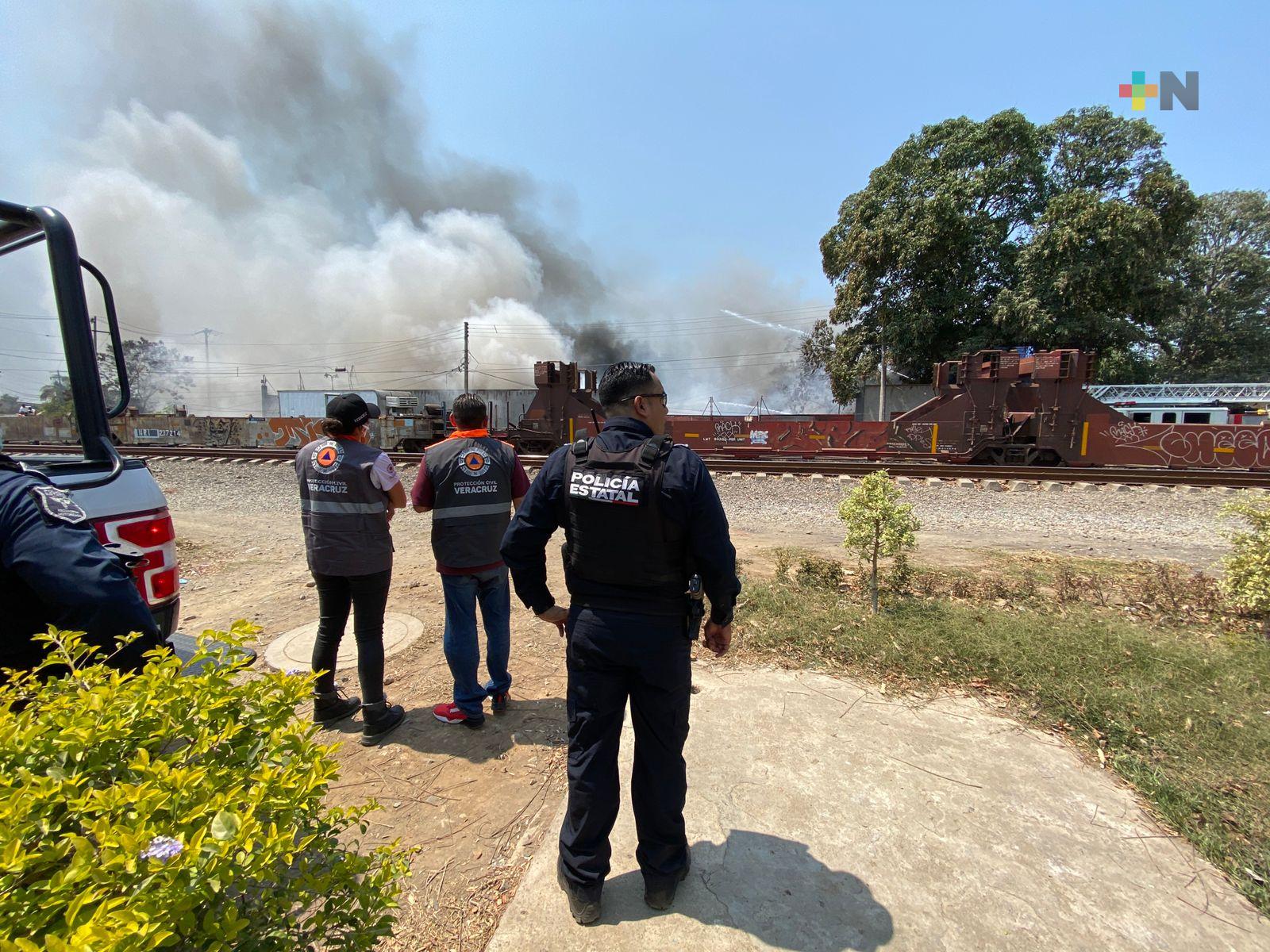 Se reporta controlado al 80% el incendio en bodega ubicada en Puente Nacional
