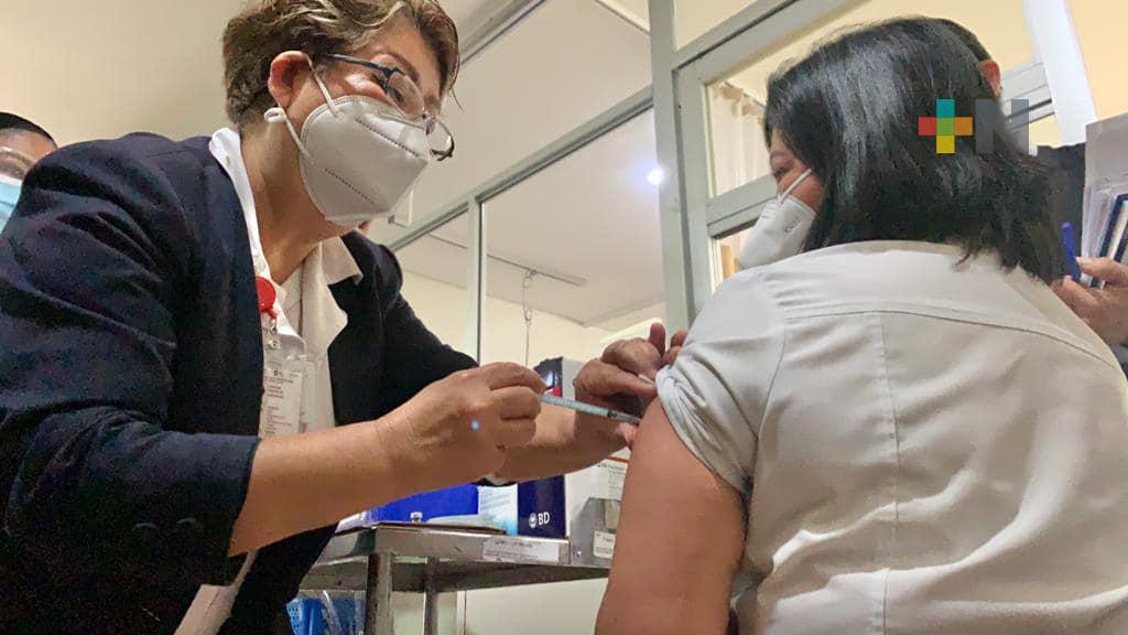 Aplican vacunas contra Covid-19 en hospitales de Coatza, Mina, Acayucan y Las Choapas