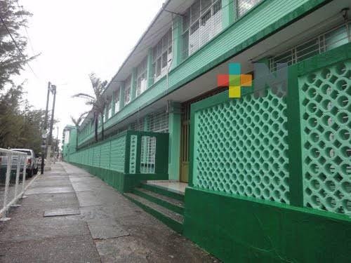Avanzan en escrituración de escuelas en Coatzacoalcos
