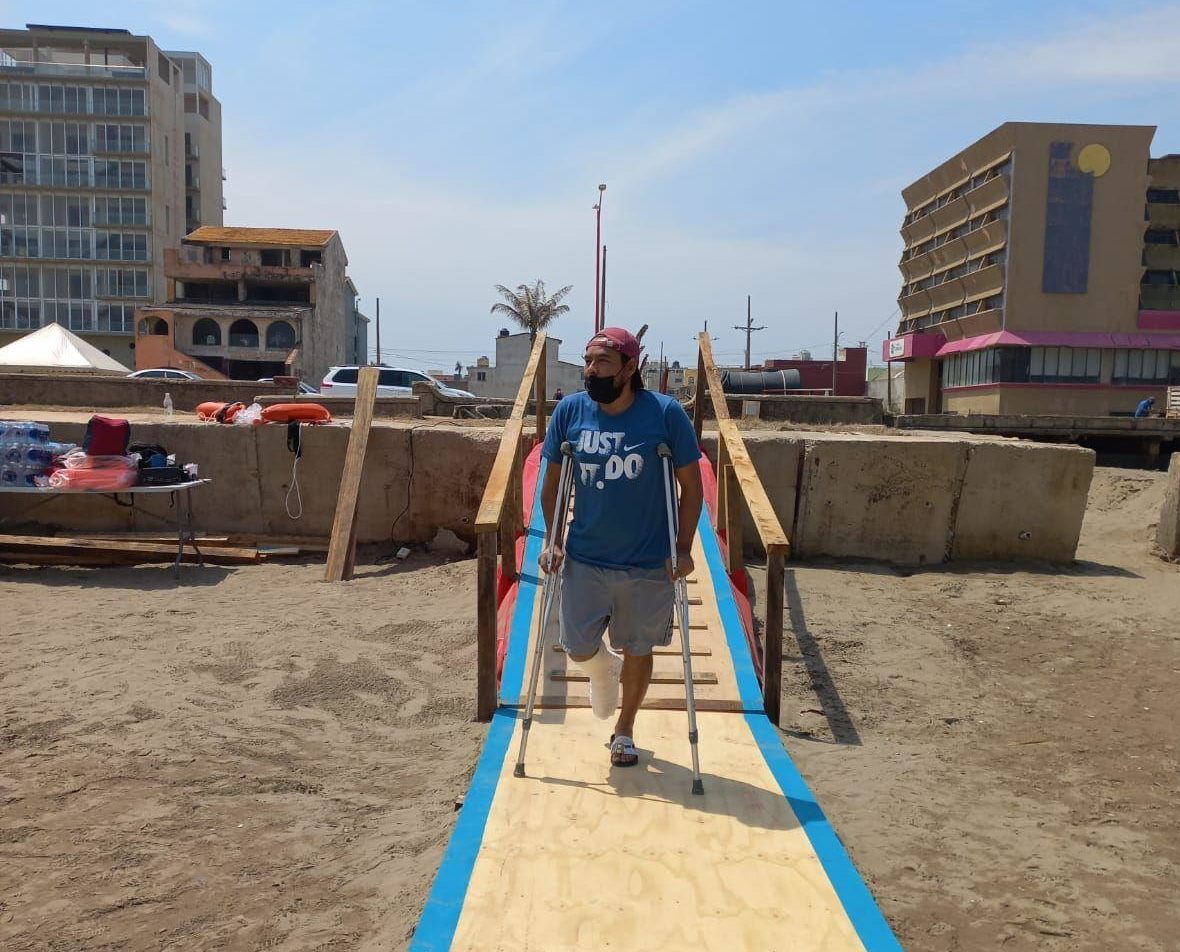Habilitan rampa para personas con discapacidad en playa de Coatzacoalcos