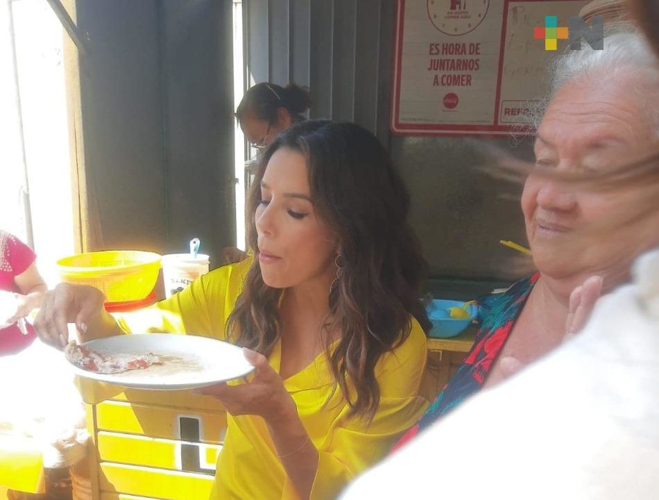 Eva Longoria probó las picadas del barrio de La Huaca