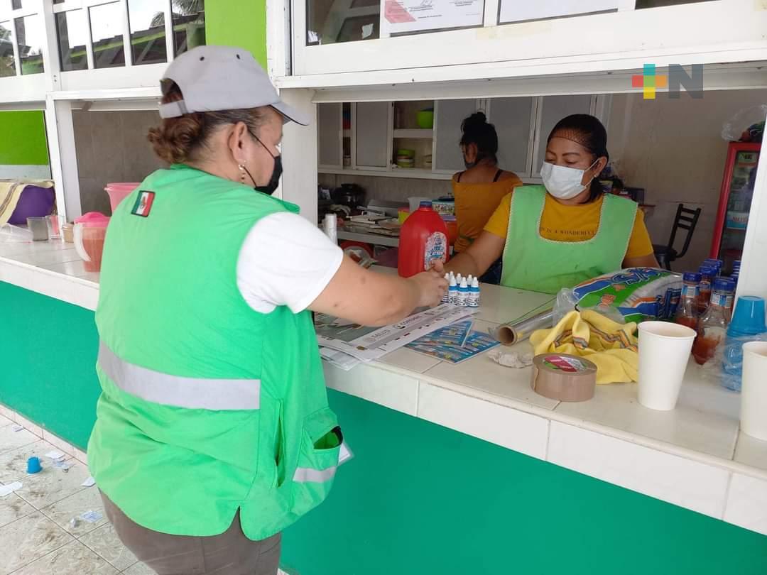 Supervisó Ayuntamiento venta de alimentos en zona de playa en Coatza