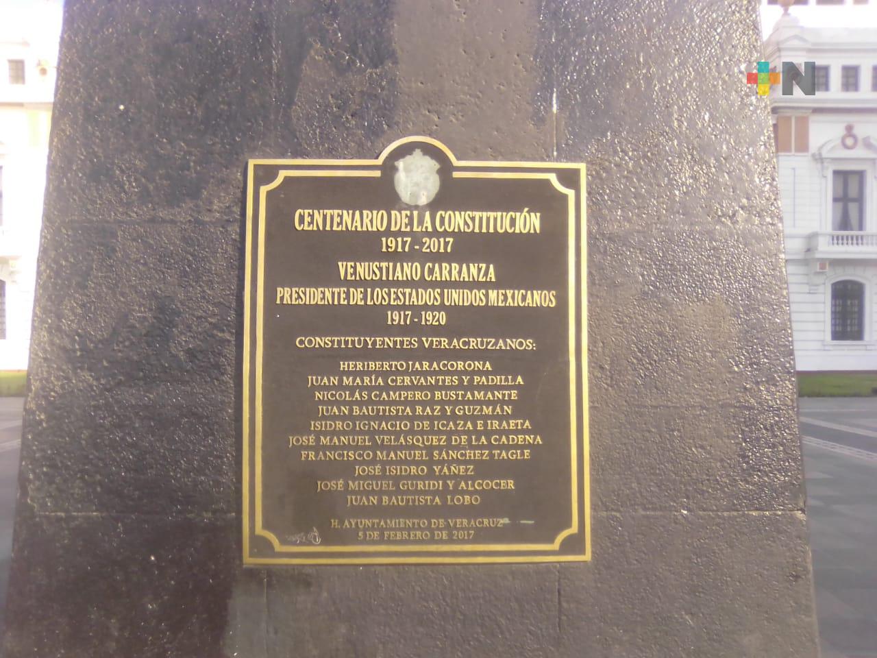 Desaparece escudo heráldico de Veracruz de placa conmemorativa del Faro Carranza