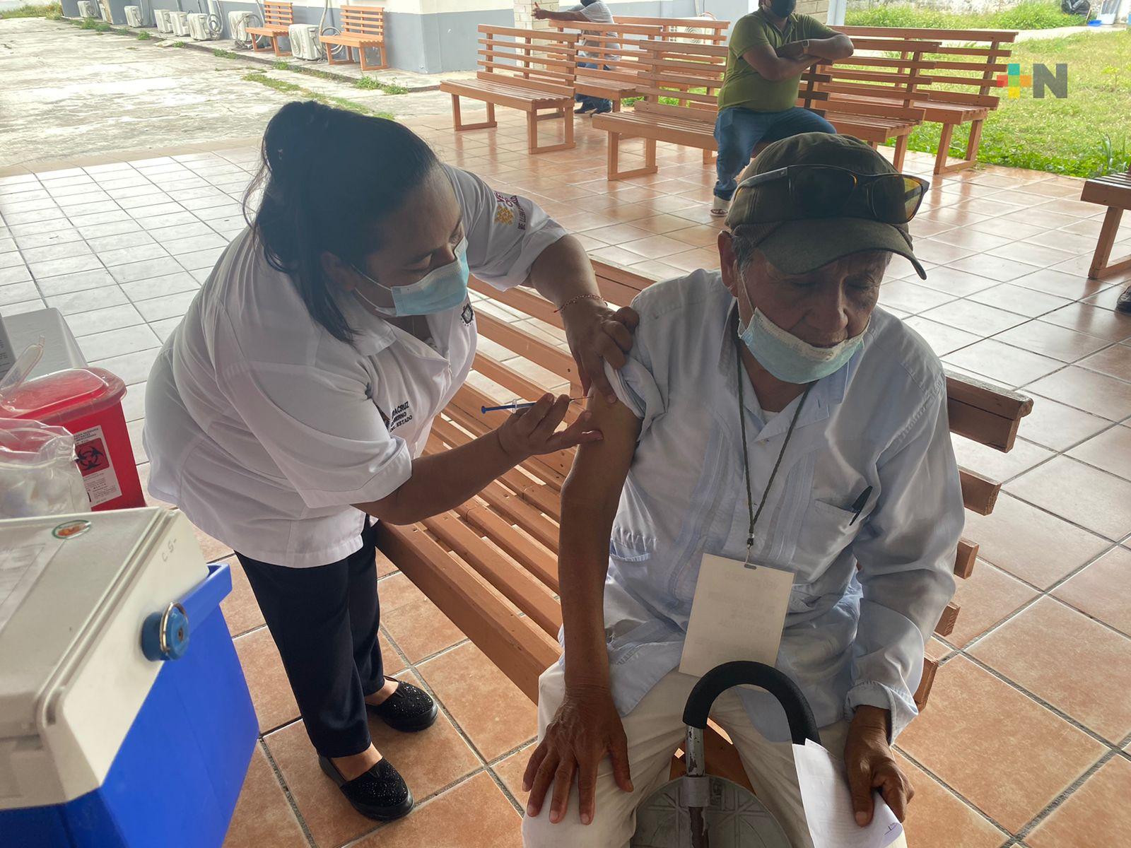 Se aplicó segundo refuerzo a adultos mayores en  Cosamaloapan