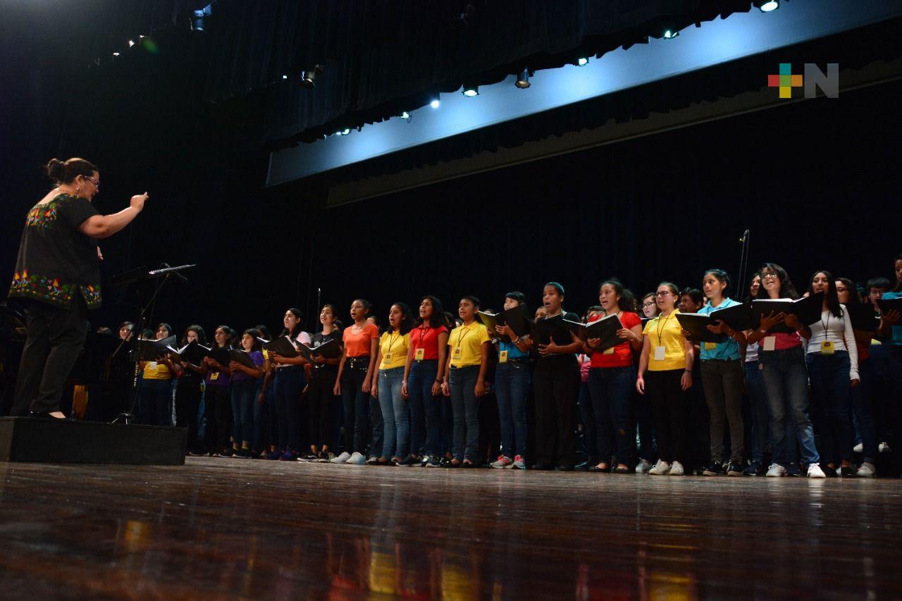 Festeja IVEC a niñez con presentaciones artísticas de los coros comunitarios del MAEV y la Casa de Cultura de Nanchital