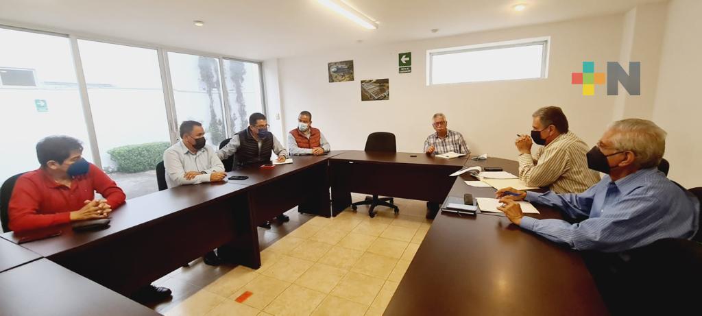 Atienden autoridades municipales a trabajadores inconformes de CMAS