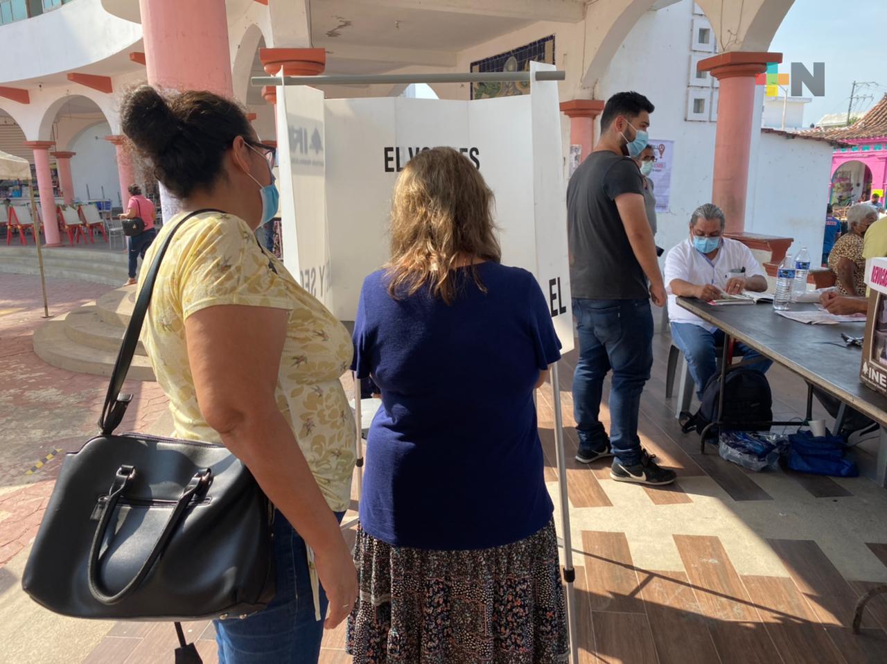 Abundante afluencia de votación en consulta de Revocación de Mandato en Otatitlán