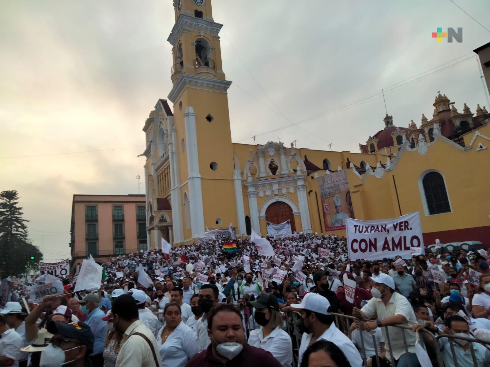 Miles de veracruzanos refrendaron su respaldo al presidente López Obrador en Xalapa