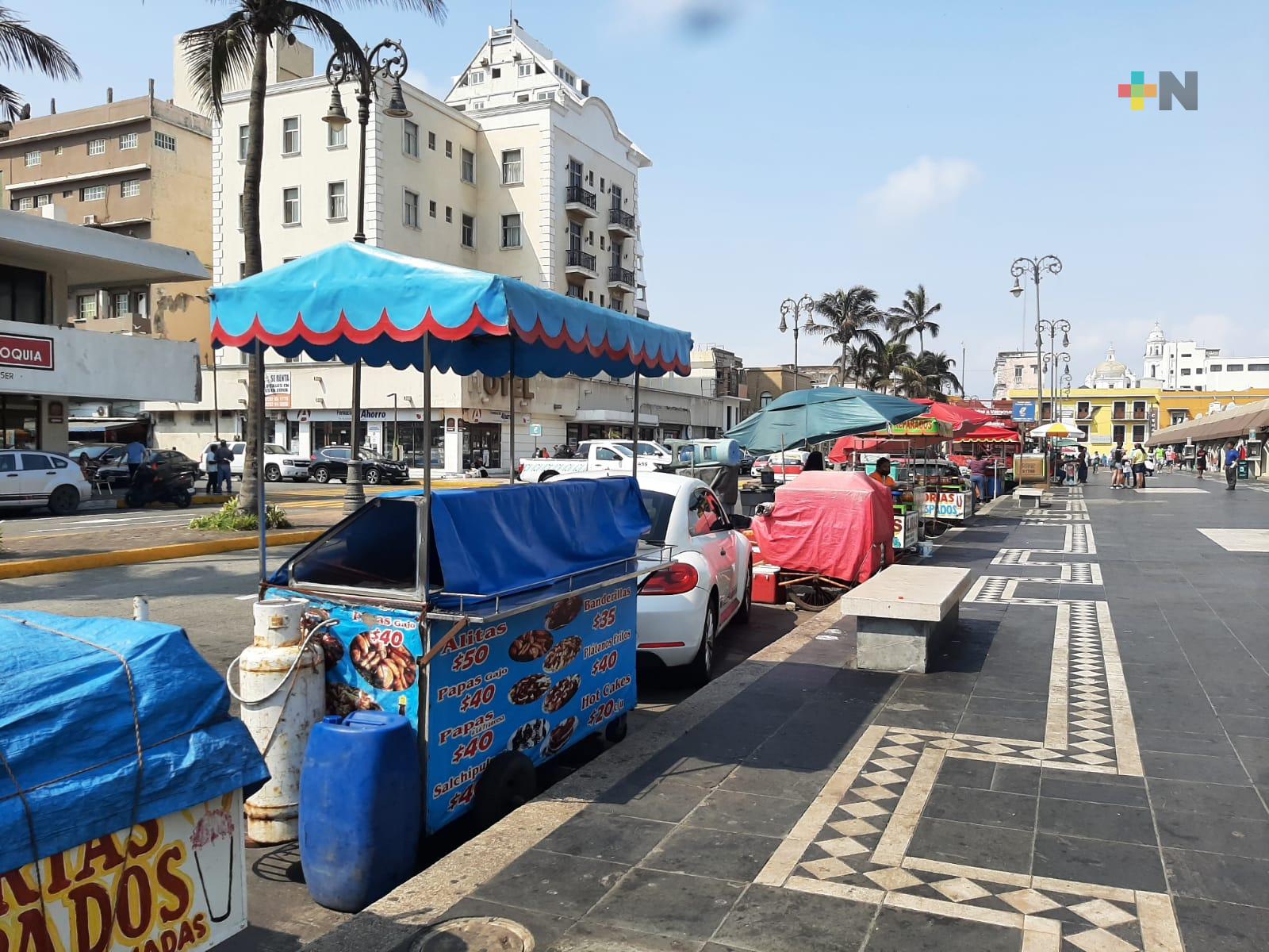 Parquímetros y espacios invadidos limitan llegada de turistas al Malecón de Veracruz