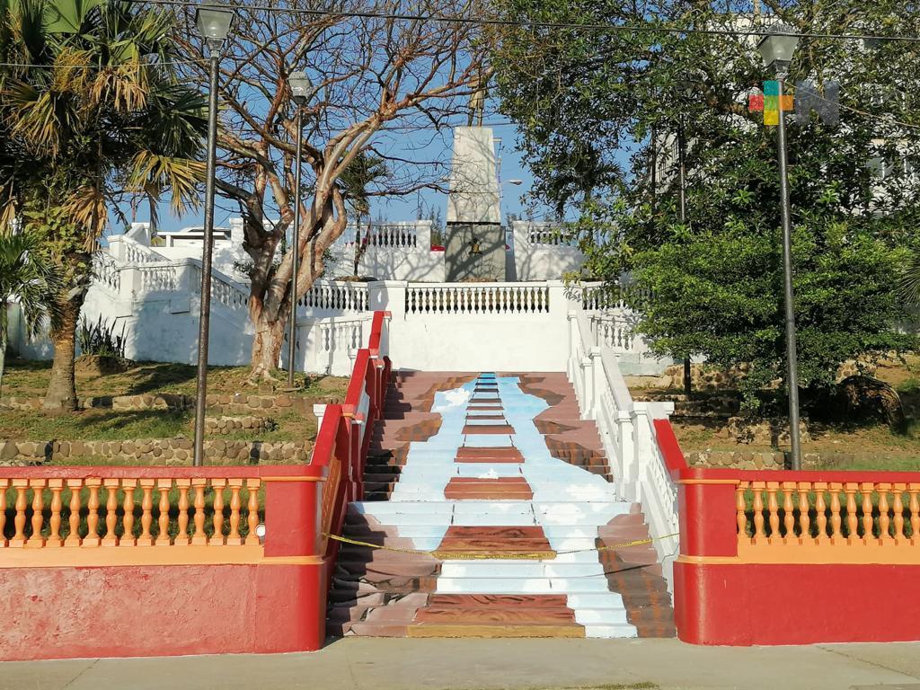 Con pinturas adornarán escalinatas del malecón antiguo de Coatzacoalcos